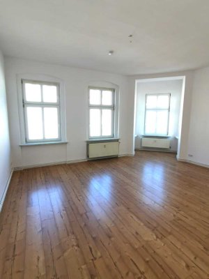 frisch renovierte, großzügig geschnittene 4-Raumwohnung in zentraler Altstadtlage