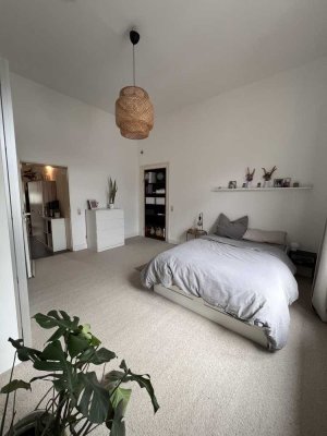 Wunderschöne 2-Zimmer Altbauwohnung im Frankenbergerviertel mit Küche, kleinem Balkon und Parkplatz
