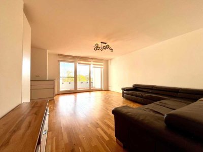 Neuwertige 4-Zimmer-Wohnung mit Balkon & neuer Einbauküche in Unterschleißheim und 2 TG-Stellplätzen