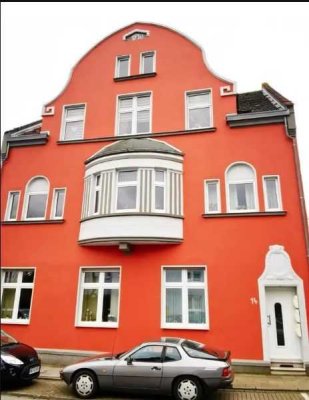 Teilmöblierte 3-Zimmer-Wohnung mit Klimaanlage, EBK, Rund-Erker, kleinem HWR, großem Balkon