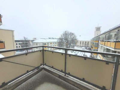 Helle 3-Zimmer-Wohnung mit Balkon im Herzen der Stadt – 4. OG