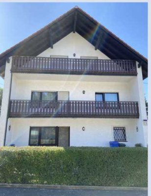Günstiges, modernisiertes 6-Raum-Haus im Zweifamilienhaus mit geh. Innenausstattung und EBK