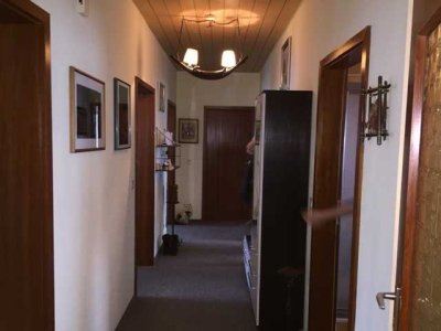 Günstige, gepflegte 4-Zimmer-EG-Wohnung mit Terrasse in Lichtenau bei Ansbach