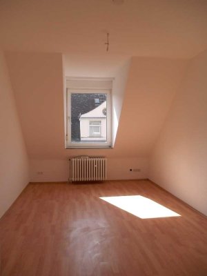 Citywohnung --teil-sanierter Altbau--    3 ZKB
