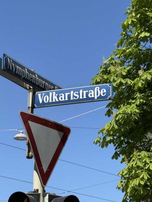 Über den Dächern von Neuhausen: 3 Zimmer, Traumblick & unschlagbar niedriges Wohngeld