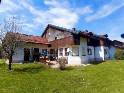 Schöne 2-Familien-DHH, 7 Zi, plus 1 Hobbyraum, 195 qm Wfl., 487 qm Grund, schönstes Freilassing