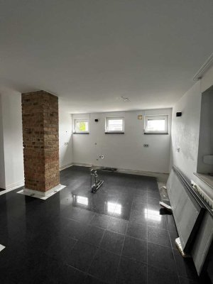 Freundliche und modernisierte 4-Zimmer-Maisonette-Wohnung mit geh. Innenausstattung mit Balkon