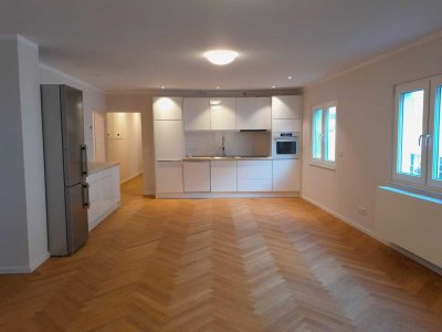 Große hochwertige 2-Zi.-Wohnung mit Dachterrasse mitten in Rodheim