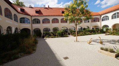 Möblierte 2,5 Zimmer-Wohnung im Schloss Geltolfing