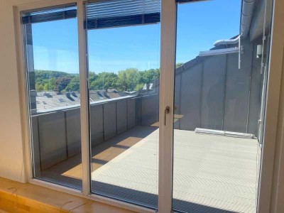 Stilvolle Dachgeschosswohnung mit Terrasse, EBK und Garage in Wuppertal-Katernberg
