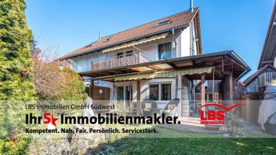 Familienfreundliche 5,5-Zi. Doppelhaushälfte mit Carport und Schuppen im Ortskern von Owingen