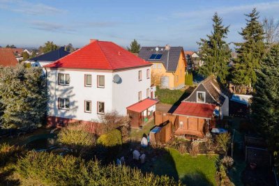 Mit Keller, zwei Küchen/Bädern, Ausbaureserve, Garage, Pool: Ein-/Zweifamilienhaus in Fredersdorf