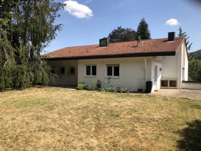 Eindrucksvolles großes Einfamilienhaus mit viel Potenzial und großem Grundstück