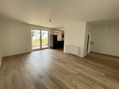 Erstbezug nach Sanierung: ansprechende 2,5-Zimmer-Wohnung im 1.OG mit Einbauküche und Balkon