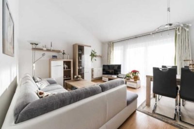 Ansprechende 2-Zimmer-DG-Wohnung mit Balkon und Einbauküche in Pirna