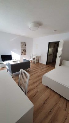Kurzzeitvermietung - Exklusive 1-Zimmer-Erdgeschosswohnung mit Einbauküche in Ulm