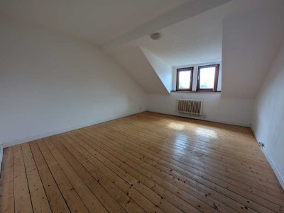 Schöne 3-Zimmer-Dachgeschosswohnung im Herzen von Troisdorf