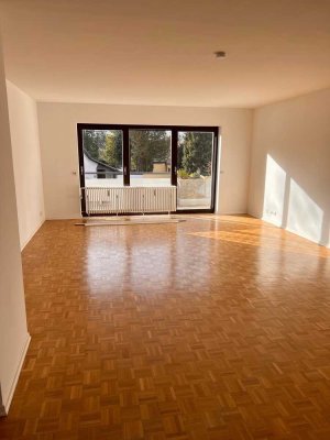 Moderne 4-Zimmer-Wohnung mit zwei Balkonen und Pool