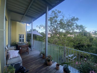 Großzügige lichtdurchflutete Altbauwohnung (104m2) mit Riesenbalkon und Gartenzugang in der Schillerstraße