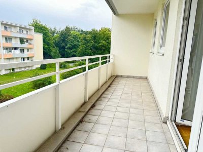 Freie 2 Zimmer-Whg mit großem Ost-Balkon--günstiges Hausgeld