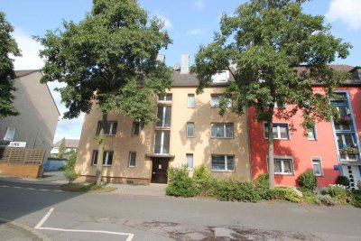 DU-Duissern, EG, 62m², Flur, 2 Zimmer, große Küche, Bad mit Wanne u. Fenster, Balkon