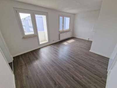Schicke 3-Raumwohnung mit Balkon in grüner und ruhiger Lage! + EBK