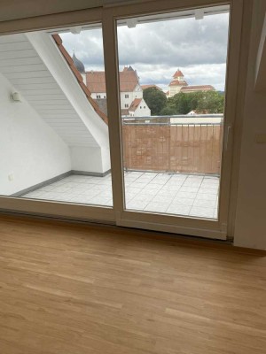 Schöne 2-Zimmer-Dachgeschosswohnung mit gehobener Innenausstattung mit Balkon i