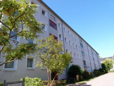 3-Raum mit Balkon und Stellplatz - Nähe Zentrum mit grünen Ausblick