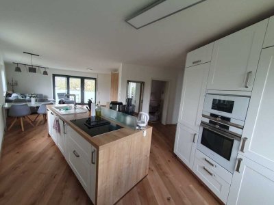Möblierte 3,5-ZKB mit offener 20.000 € Luxus Küche, großer TG und eigener Keller
