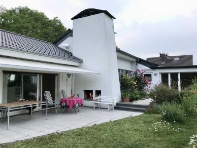 Freizügiger Winkelbungalow mit Blumengarten in Rheinbach Stadt