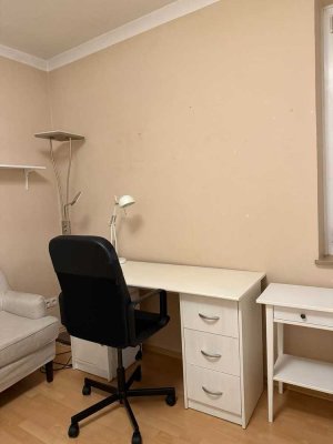 WG-Zimmer, möbliert