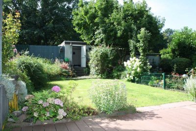 Geräumiges Reihenmittelhaus mit Einliegerwohnung und Garten