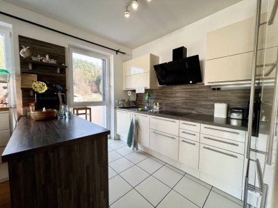 BALKONWOHNUNG - 3 Zimmer - ca. 80m² WFL - Fußbodenheizung - Küche - Keller - Carport