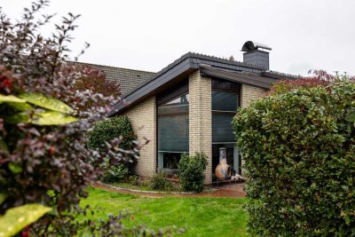 *** ARCHITEKTEN BUNGALOW - ruhige LAGE - GARAGE und STELLPLATZ - GARTEN und ANKLEIDEZIMMER ***