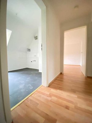 ***Singles oder Paare aufgepaßt!!! Einziehen und Wohlfühlen***Gemütliche 3-Zimmer-DG-Wohnung***