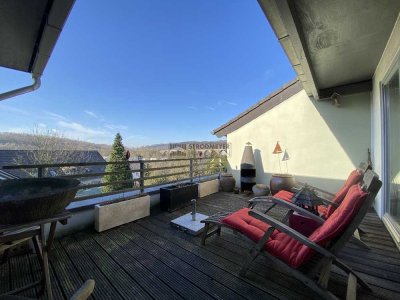 Stilvolle 5,5-Zimmer-Maisonettewohnung im kernsanierten Altbau mit tollem Ausblick