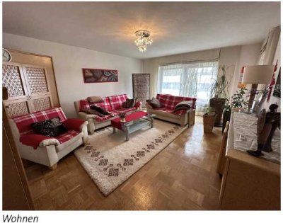 Stilvolle 4-Zimmer-Erdgeschosswohnung mit Terasse und EBK in Roth