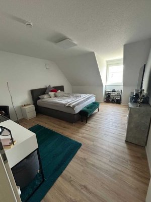 Neuwertige Wohnung mit drei Zimmern und EBK in Höchstadt
