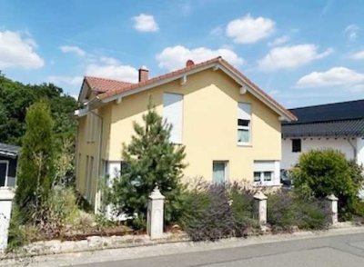 Freistehendes Niedrigenergiehaus mit Garten in 53501 Grafschaft-Lantershofen!!