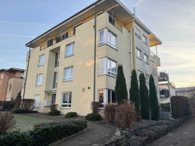 Sehr gepflegte 4,5 Zimmer EG Wohnung mit Garten, EBK, TG uvm....