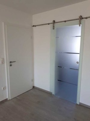 Geschmackvolle, kernsanierte 2 Zimmerwohnungon mit Wintergarten und Einbauküche