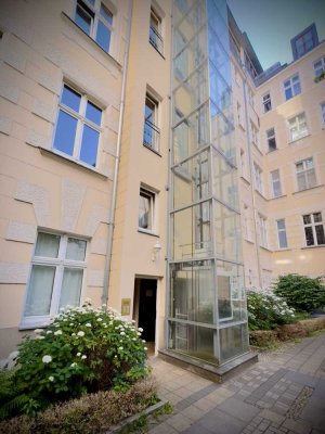 Stilvolle Altbau-Oase mit Wohnküche & Balkonblick ins Grüne – 5 Min. zum KaDeWe