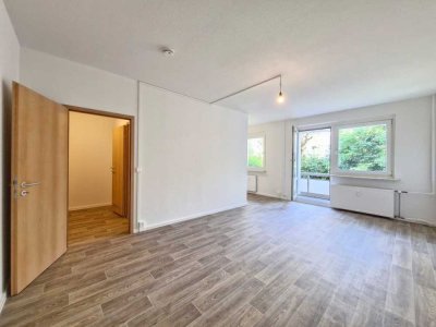** AB SOFORT ** - frisch renovierte 1-Zimmer-Wohnung mit Balkon und Dusche!
