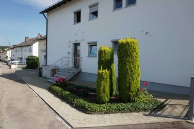 Ottobeuren/Allgäu: Von Privat zu vermieten: Sonnige, großzügige 4-Zimmer EG-Wohnung, großer Garten