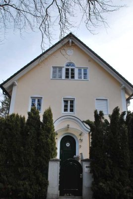 Kernsanierte Altbauvilla verwandelt in exklusives Haus-im-Haus in Harlaching Nähe Isarhochufer