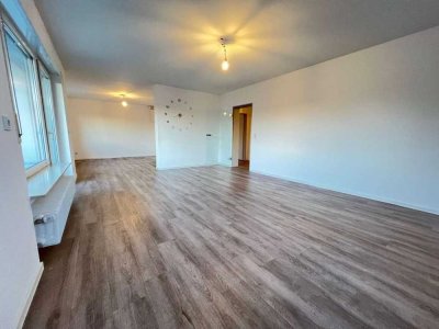 Moderne große 4 -Zimmer Wohnung mit Balkon
