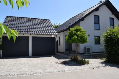 Freistehendes Einfamilienhaus mit traumhaftem Grundstück