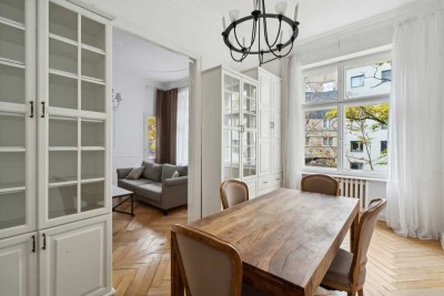 OWNR: Einziehen und Wohlfühlen – Renoviert und mit Küche! Elegantes Altbauflair in Bestlage