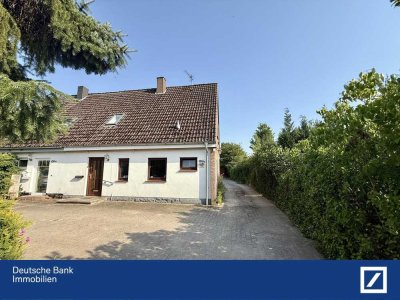 kleine Doppelhaushälfte mit großem Garten in ruhiger Lage