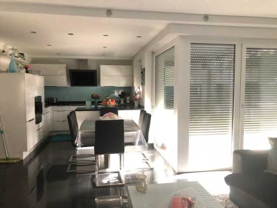 Albrecht-Berblinger-Weg 11, 71034 Böblingen 
01784983600